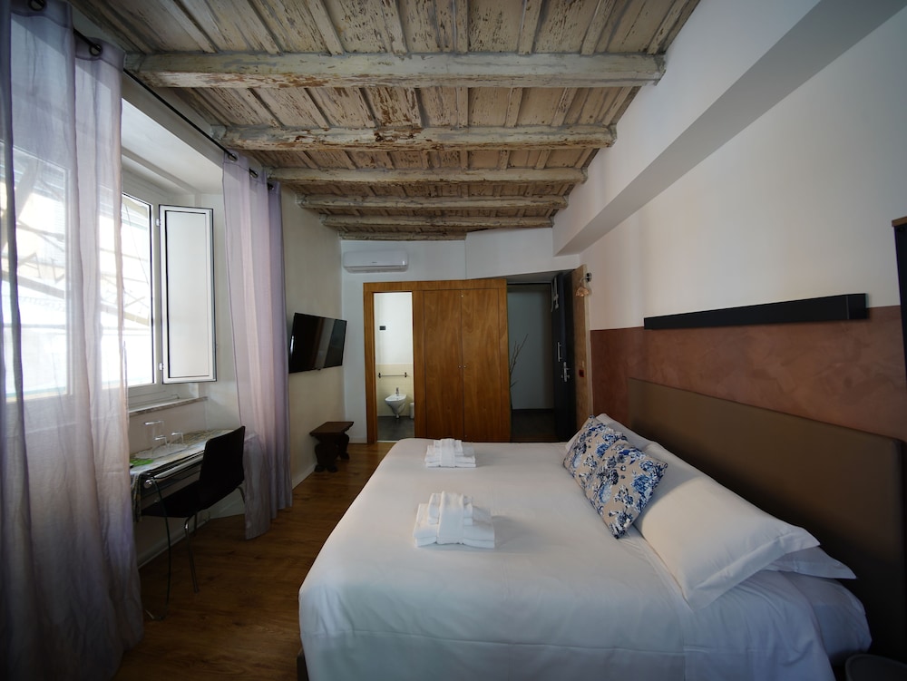 Nerva Accommodation — Hotel rooms in Rome, Lazio
