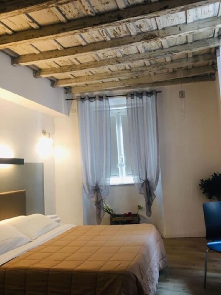 Nerva Accommodation — Hotel rooms in Rome, Lazio