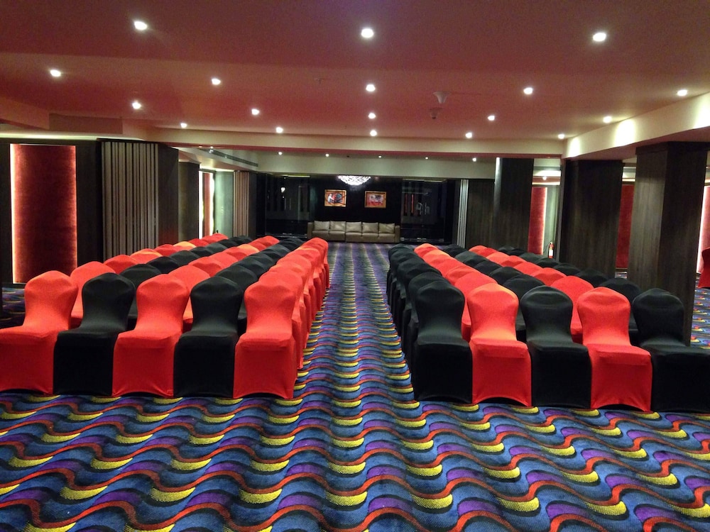 Hard Rock Hotel Goa Calangute — Restaurant & bars in Calangute, Goa