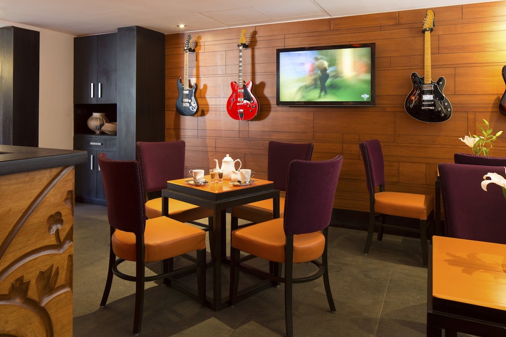 Hard Rock Hotel Goa Calangute — Restaurant & bars in Calangute, Goa