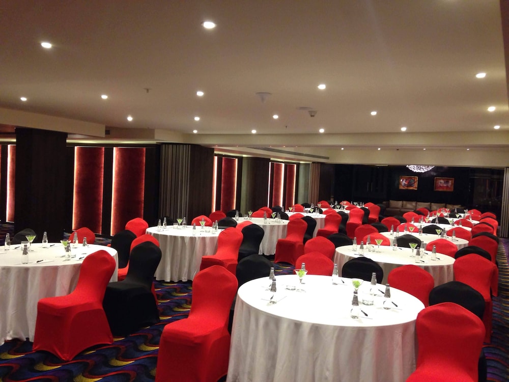 Hard Rock Hotel Goa Calangute — Restaurant & bars in Calangute, Goa
