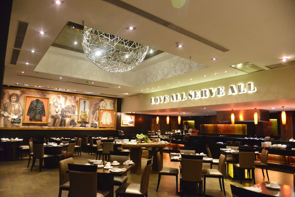 Hard Rock Hotel Goa Calangute — Restaurant & bars in Calangute, Goa