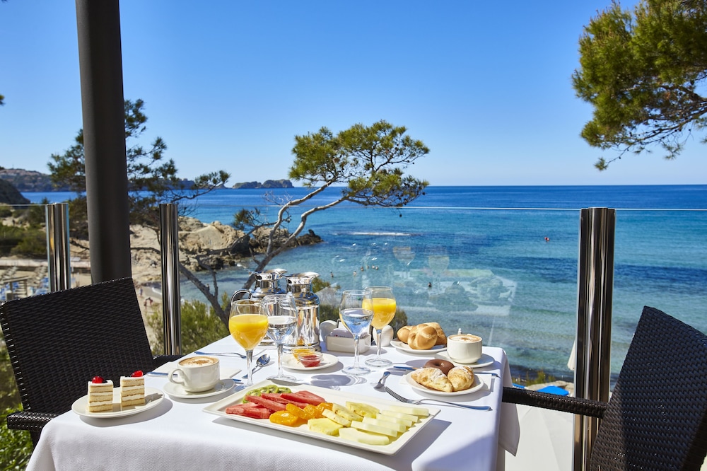 Universal Hotel Lido Park & Spa — Restaurant & bars in Peguera, Balearic Islands