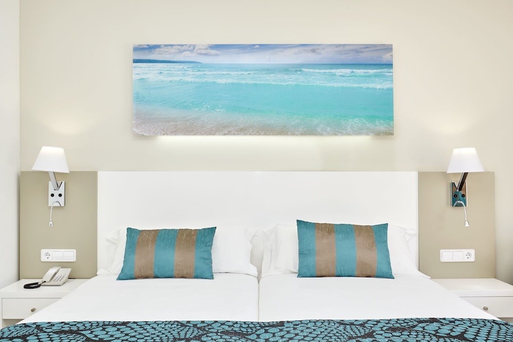 Universal Hotel Lido Park & Spa — Beach in Peguera, Balearic Islands