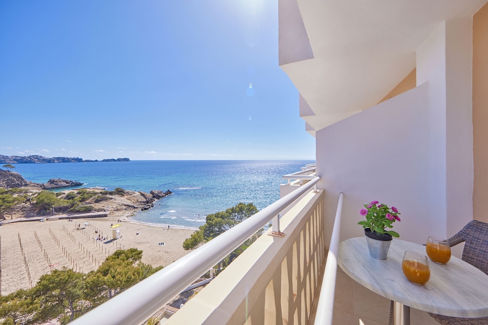 Universal Hotel Lido Park & Spa — Beach in Peguera, Balearic Islands