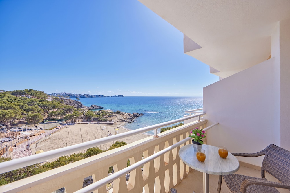 Universal Hotel Lido Park & Spa — Beach in Peguera, Balearic Islands