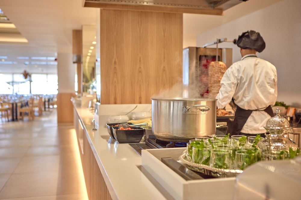 Universal Hotel Lido Park & Spa — Restaurant & bars in Peguera, Balearic Islands