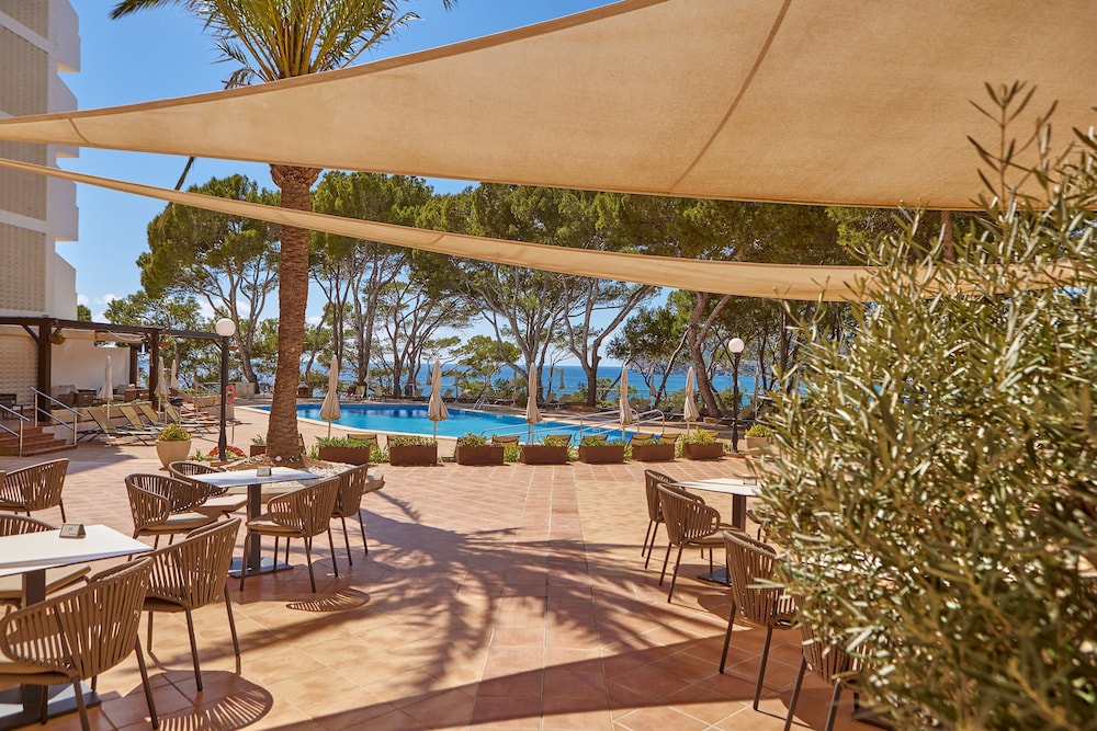 Universal Hotel Lido Park & Spa — Swimming pool in Peguera, Balearic Islands