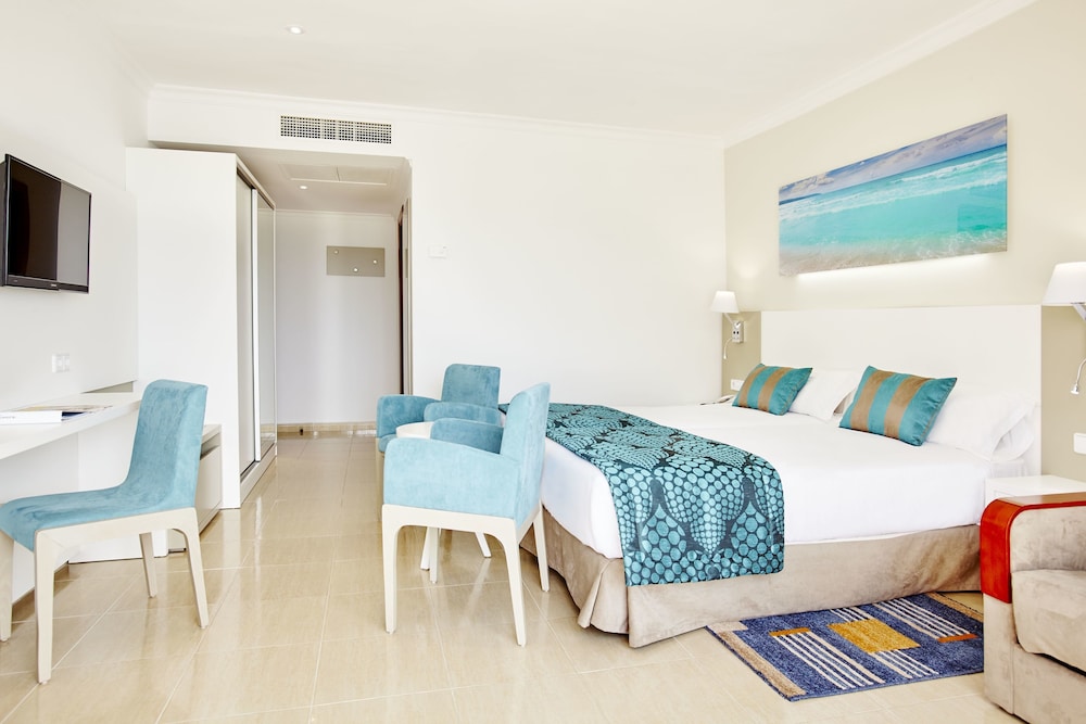 Universal Hotel Lido Park & Spa — Hotel rooms in Peguera, Balearic Islands