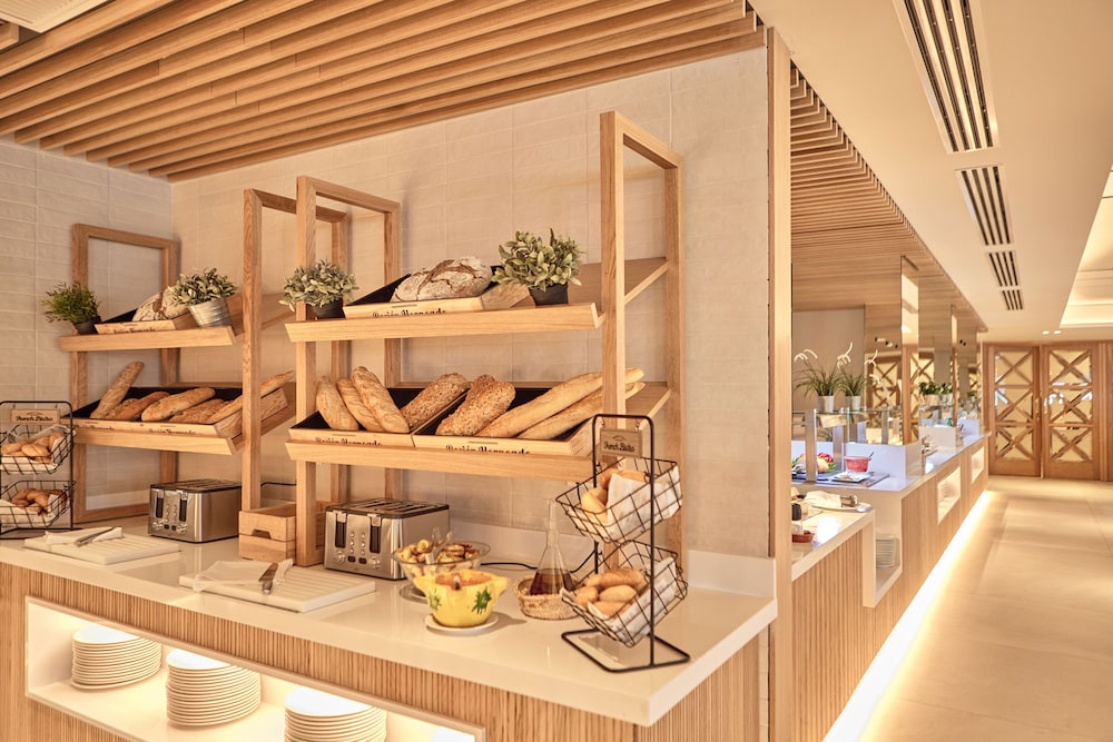 Universal Hotel Lido Park & Spa — Restaurant & bars in Peguera, Balearic Islands