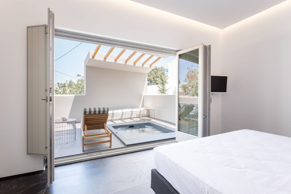 Aegean Gem — Hotel rooms in Kamari, South Aegean