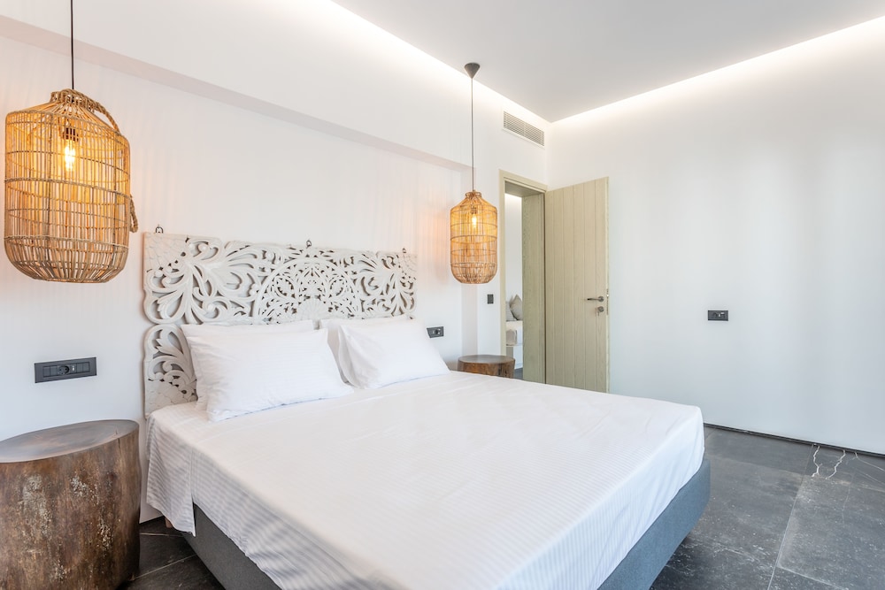 Aegean Gem — Hotel rooms in Kamari, South Aegean