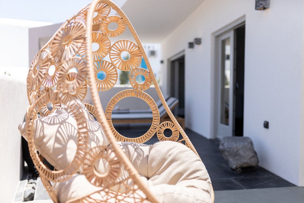 Aegean Gem — Hotel building in Kamari, South Aegean