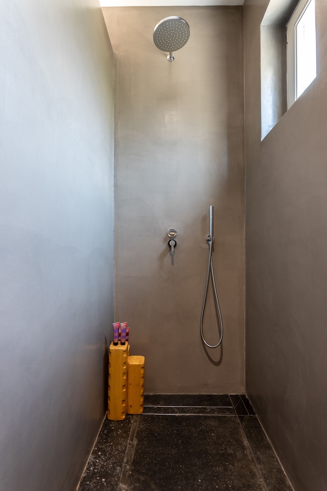 Aegean Gem — Hotel rooms in Kamari, South Aegean