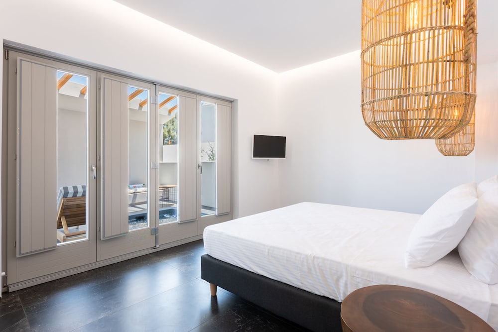 Aegean Gem — Hotel rooms in Kamari, South Aegean