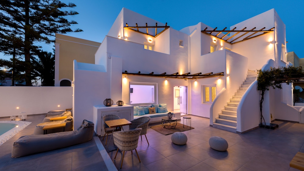 Emerald Collection Suites — Hotel building in Karterados, South Aegean