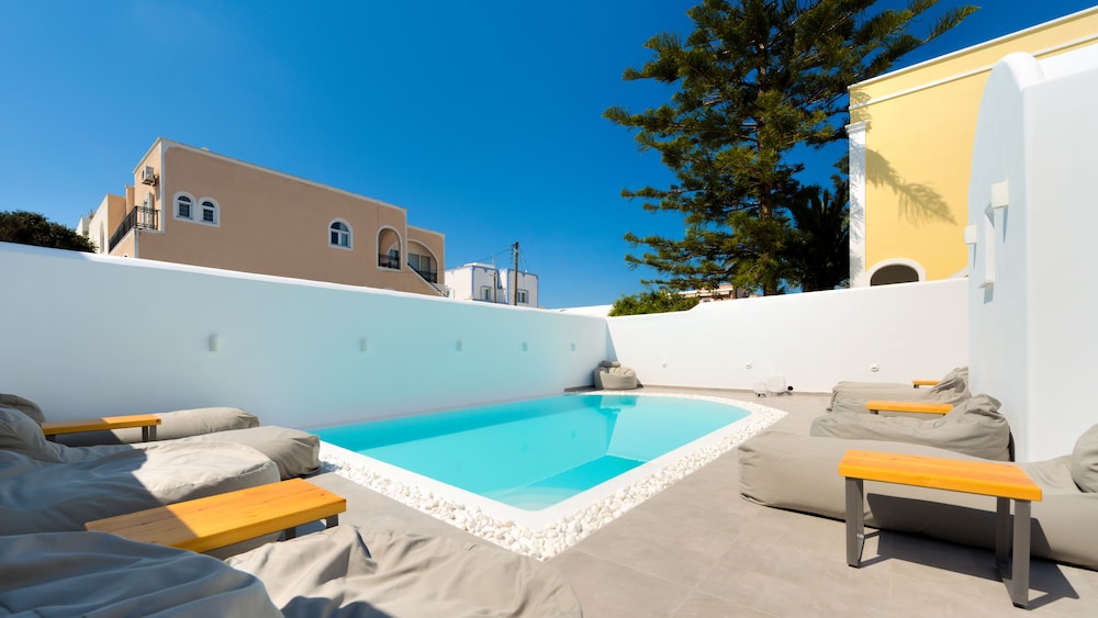 Emerald Collection Suites — Swimming pool in Karterados, South Aegean