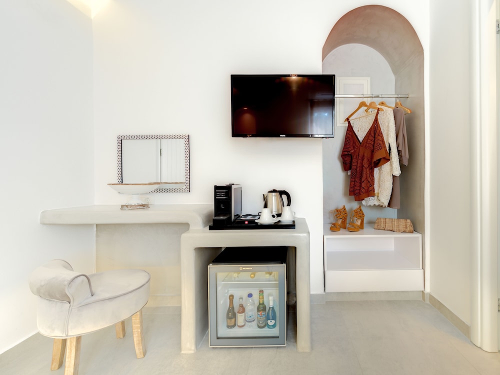 Emerald Collection Suites — Hotel rooms in Karterados, South Aegean