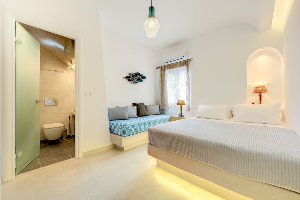 Emerald Collection Suites — Hotel rooms in Karterados, South Aegean