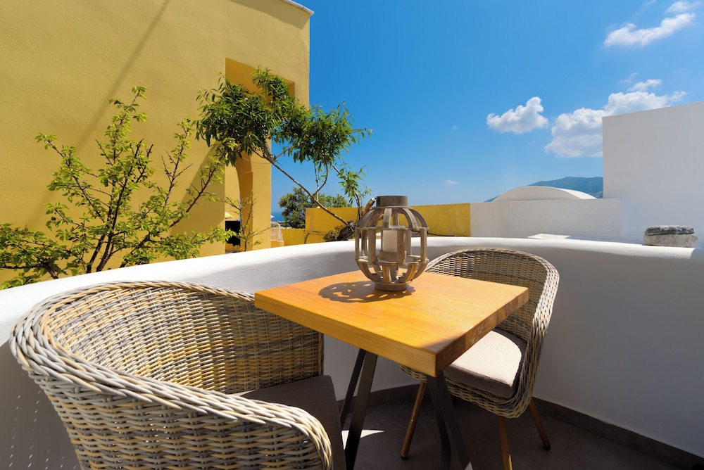 Emerald Collection Suites — Hotel building in Karterados, South Aegean