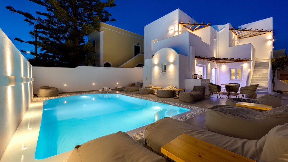 Emerald Collection Suites — Swimming pool in Karterados, South Aegean
