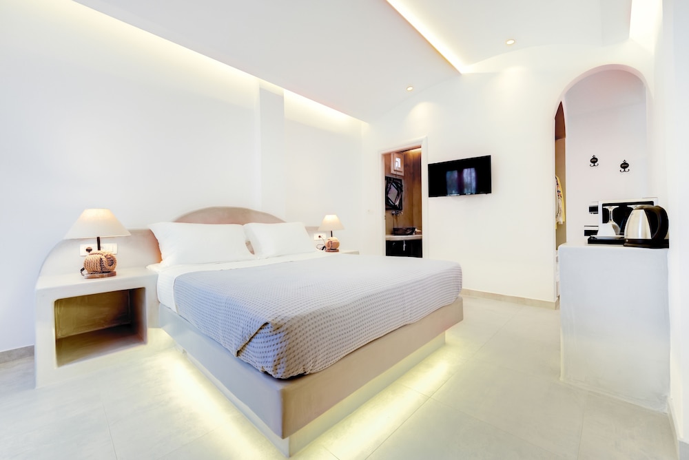 Emerald Collection Suites — Hotel rooms in Karterados, South Aegean