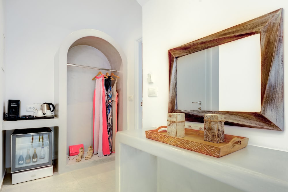 Emerald Collection Suites — Hotel rooms in Karterados, South Aegean