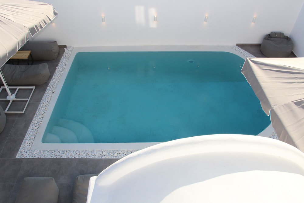 Emerald Collection Suites — Swimming pool in Karterados, South Aegean