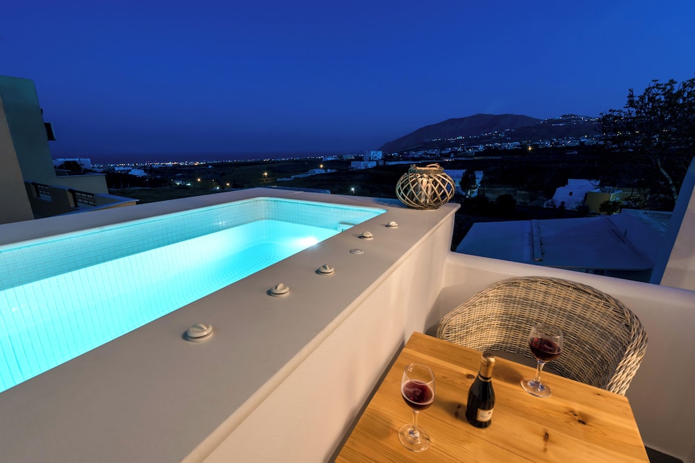 Emerald Collection Suites — Swimming pool in Karterados, South Aegean