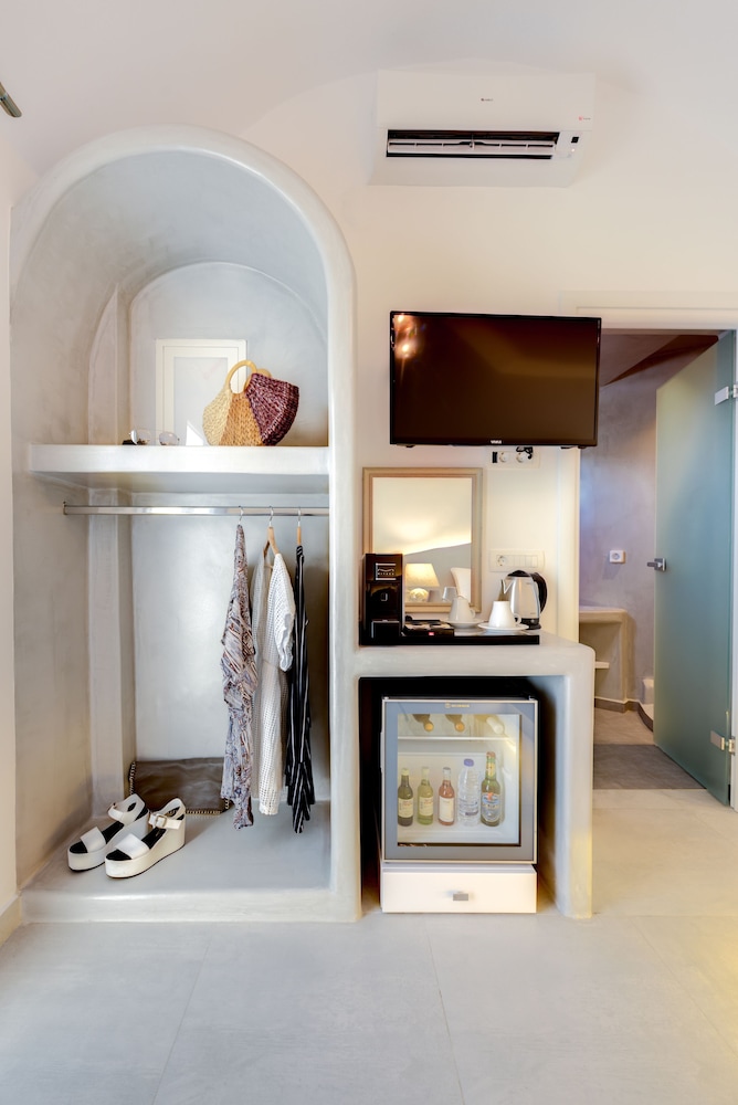 Emerald Collection Suites — Hotel rooms in Karterados, South Aegean