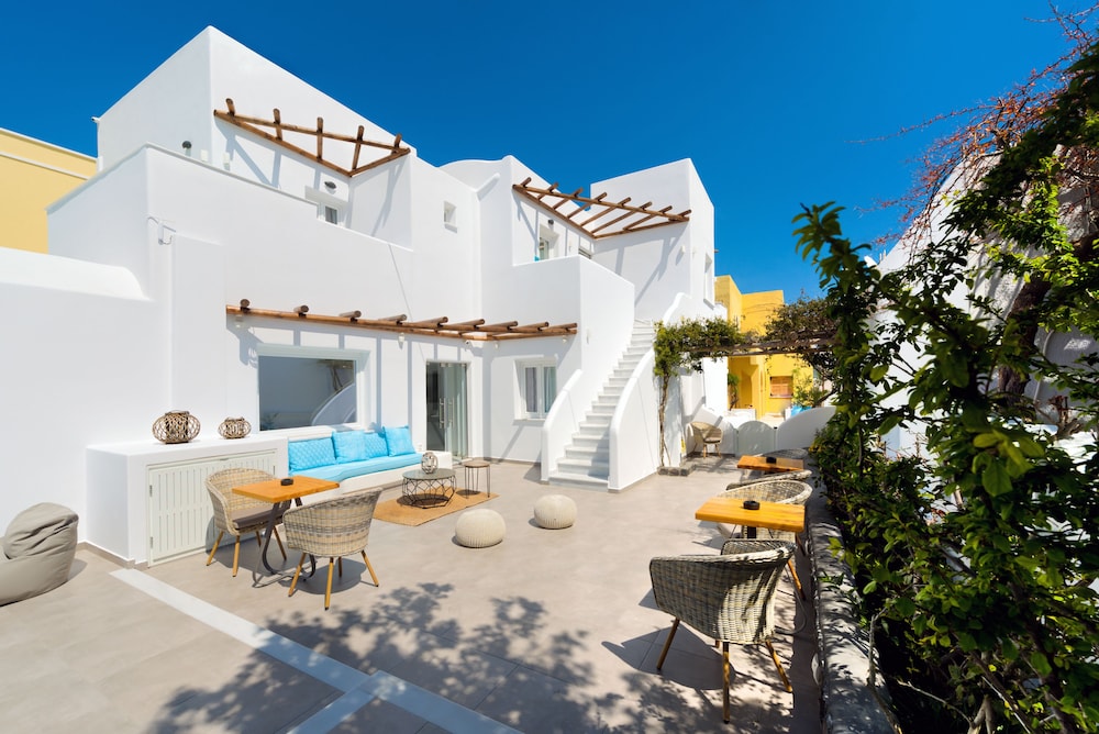 Emerald Collection Suites — Hotel building in Karterados, South Aegean