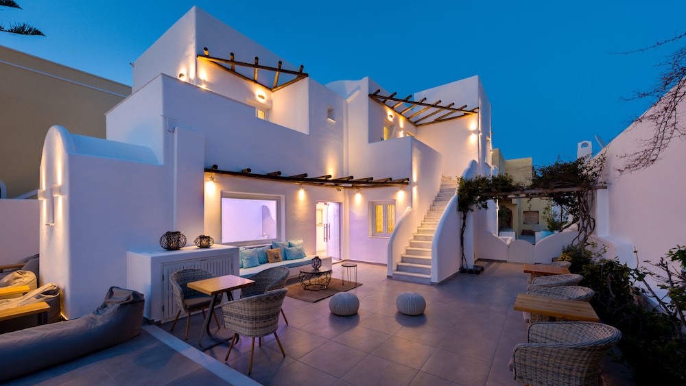 Emerald Collection Suites — Hotel building in Karterados, South Aegean