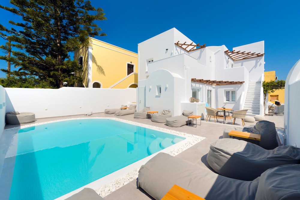 Emerald Collection Suites — Swimming pool in Karterados, South Aegean