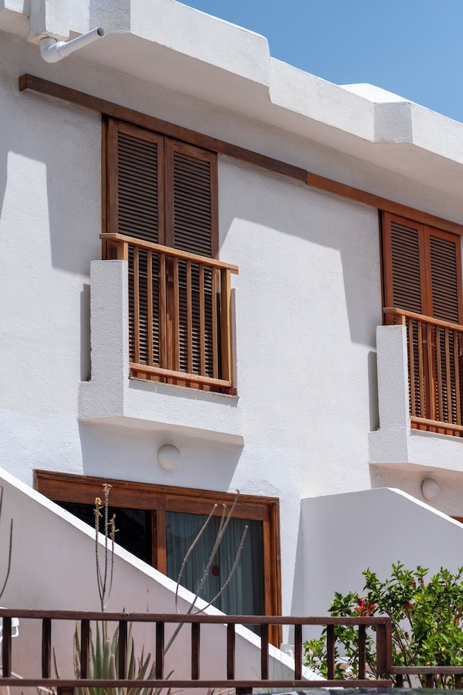 Apartamentos Montecarlo — Hotel building in Puerto Rico, Canary Islands