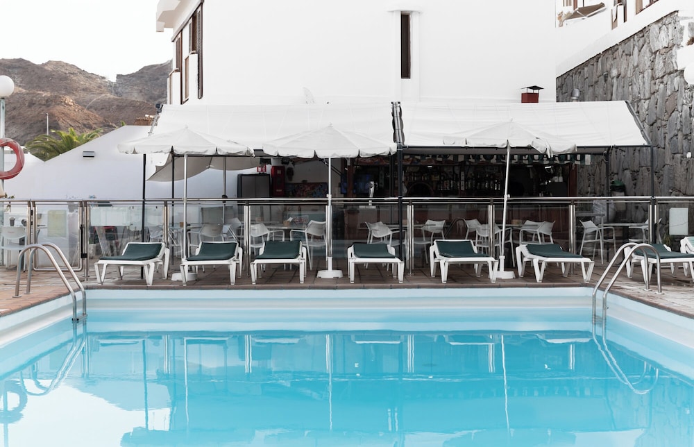 Apartamentos Montecarlo — Swimming pool in Puerto Rico, Canary Islands