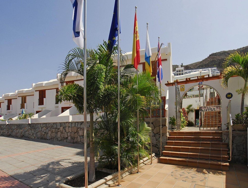 Apartamentos Montecarlo — Hotel building in Puerto Rico, Canary Islands