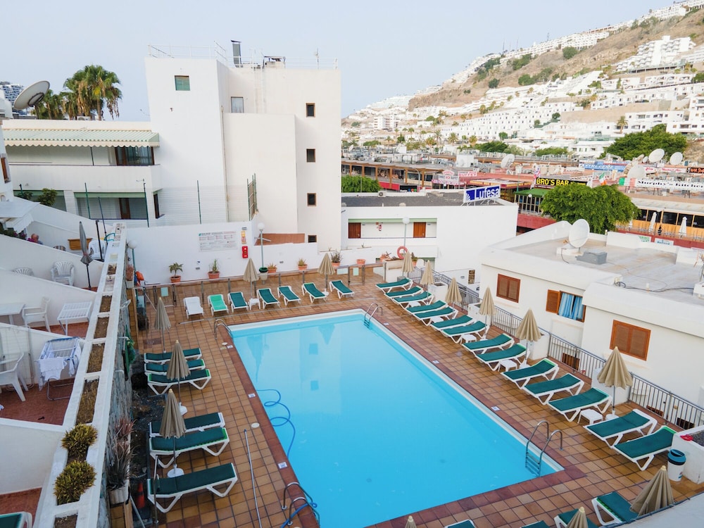 Apartamentos Montecarlo — Swimming pool in Puerto Rico, Canary Islands