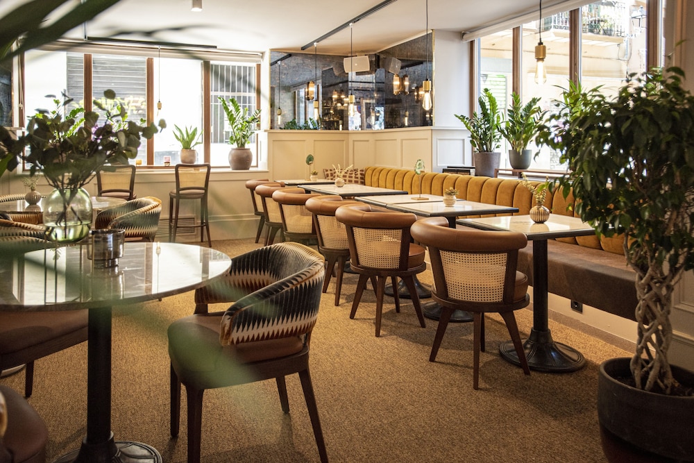 Palma Suites Aparthotel — Restaurant & bars in Palma de Mallorca, Balearic Islands