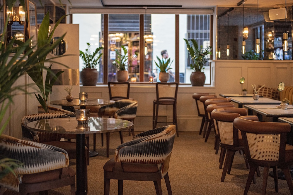 Palma Suites Aparthotel — Restaurant & bars in Palma de Mallorca, Balearic Islands