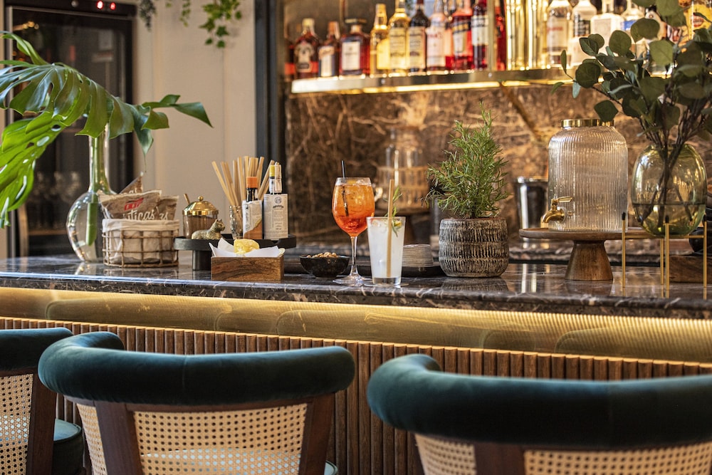Palma Suites Aparthotel — Restaurant & bars in Palma de Mallorca, Balearic Islands