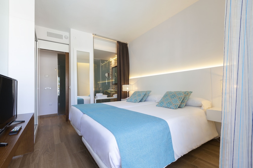 Mar Hotels Playa Mar & Spa — Hotel rooms in Puerto Pollensa, Balearic Islands