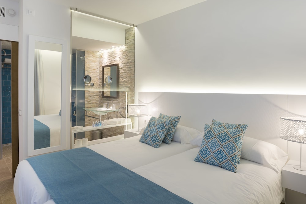 Mar Hotels Playa Mar & Spa — Hotel rooms in Puerto Pollensa, Balearic Islands