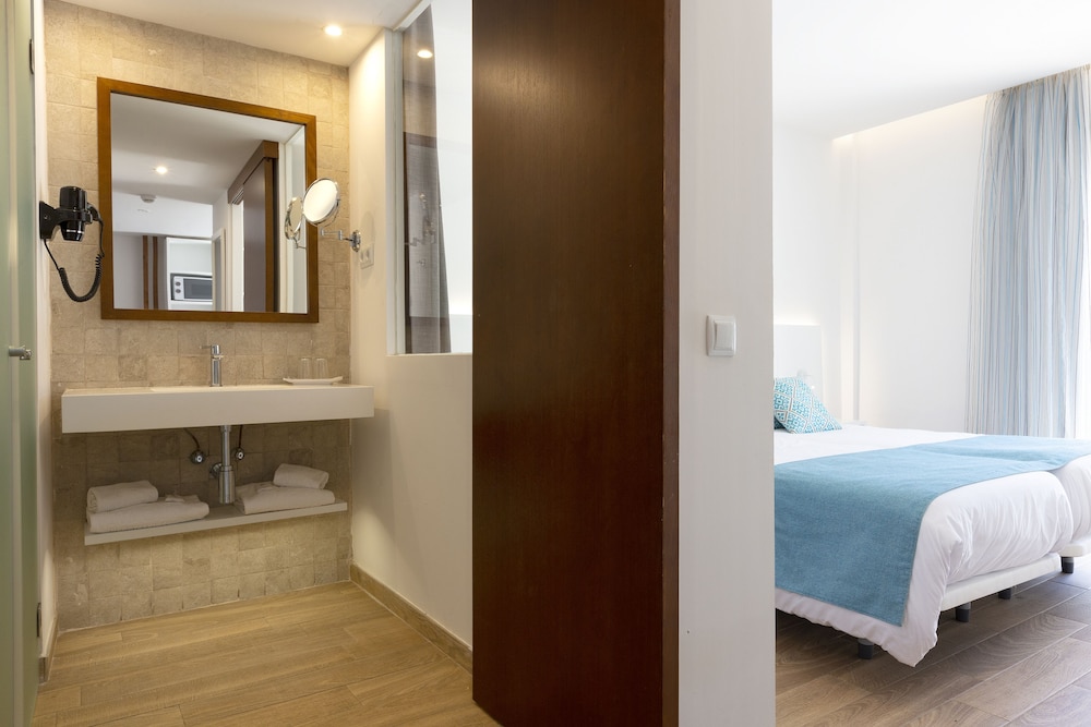 Mar Hotels Playa Mar & Spa — Hotel rooms in Puerto Pollensa, Balearic Islands