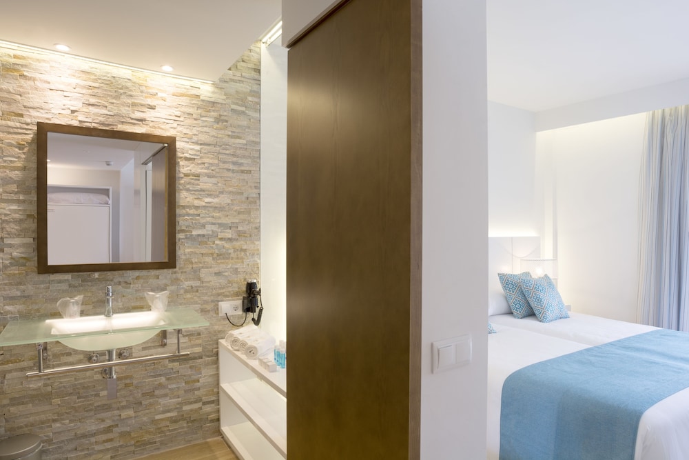 Mar Hotels Playa Mar & Spa — Hotel rooms in Puerto Pollensa, Balearic Islands