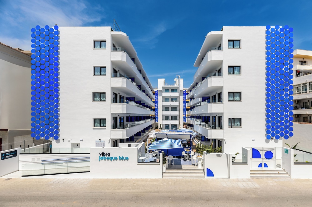 Apartamentos Vibra Jabeque Blue - Adults only — Hotel building in Playa d'en Bossa, Balearic Islands