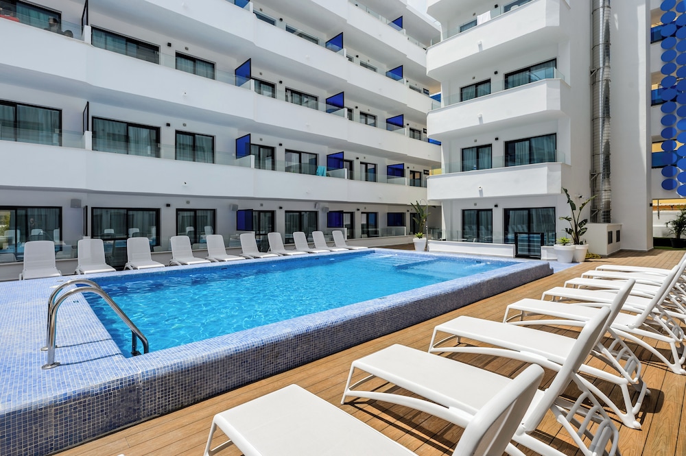 Apartamentos Vibra Jabeque Blue - Adults only — Swimming pool in Playa d'en Bossa, Balearic Islands
