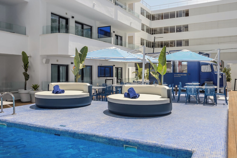 Apartamentos Vibra Jabeque Blue - Adults only — Swimming pool in Playa d'en Bossa, Balearic Islands