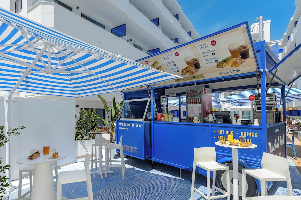 Apartamentos Vibra Jabeque Blue - Adults only — Restaurant & bars in Playa d'en Bossa, Balearic Islands