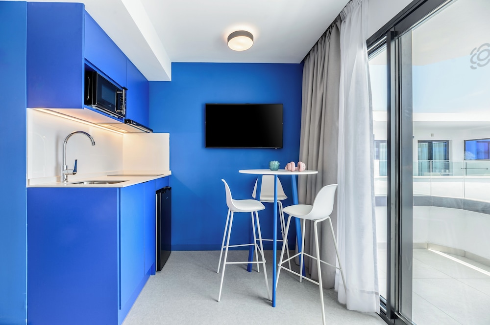 Apartamentos Vibra Jabeque Blue - Adults only — Hotel rooms in Playa d'en Bossa, Balearic Islands