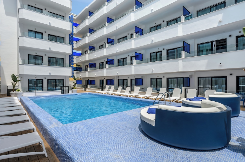 Apartamentos Vibra Jabeque Blue - Adults only — Swimming pool in Playa d'en Bossa, Balearic Islands
